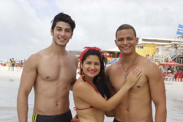
        
            Praia de Ajuruteua cai no gosto dos veranistas
        
    