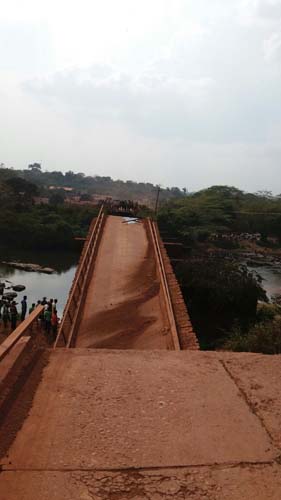 
        
             Ponte desaba novamente na Transamazônica
        
    