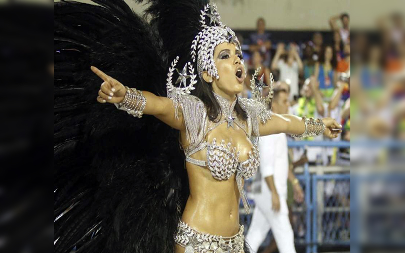 Musas dão show em desfiles no Rio