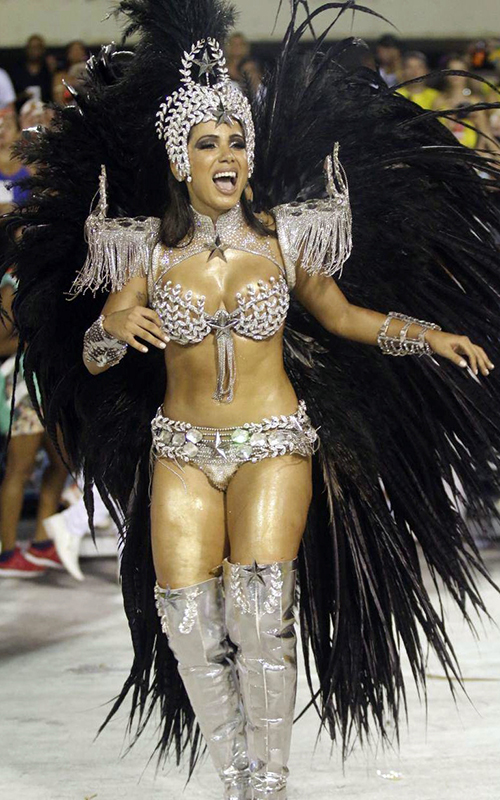 
        
            Musas dão show em desfiles no Rio
        
    