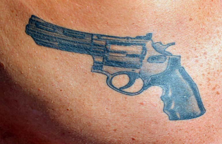 
        
            Veja significado de tatuagens usadas nas cadeias
        
    