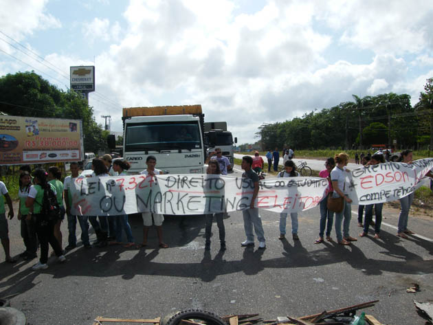 
        
            Protesto de estudantes na BR-316
        
    