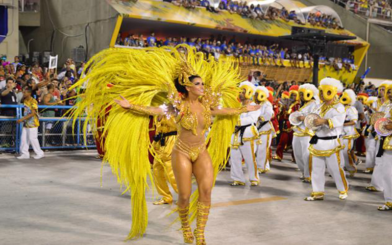
        
            Musas dão show em desfiles no Rio
        
    