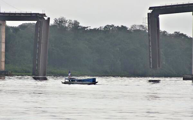 
        
            Balsa colide com pilar de ponte da Alça Viária
        
    