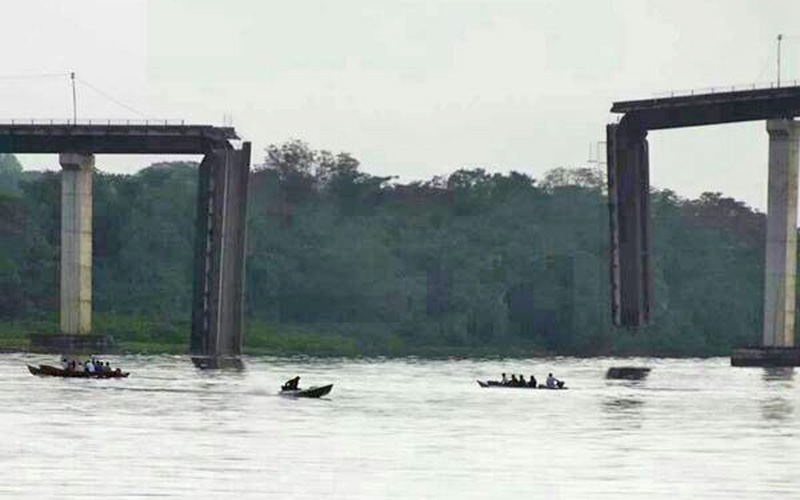 
        
            Balsa colide com pilar de ponte da Alça Viária
        
    