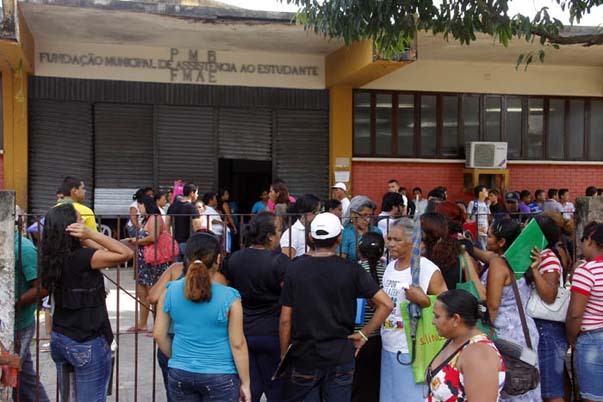 
        
            Recadastramento do Bolsa Família gera fila
        
    