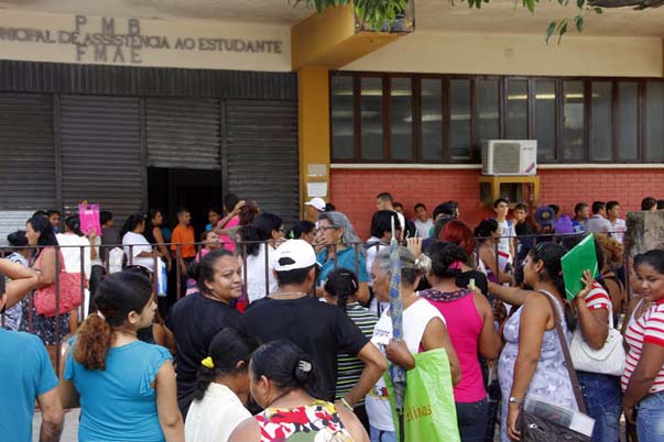 
        
            Recadastramento do Bolsa Família gera fila
        
    