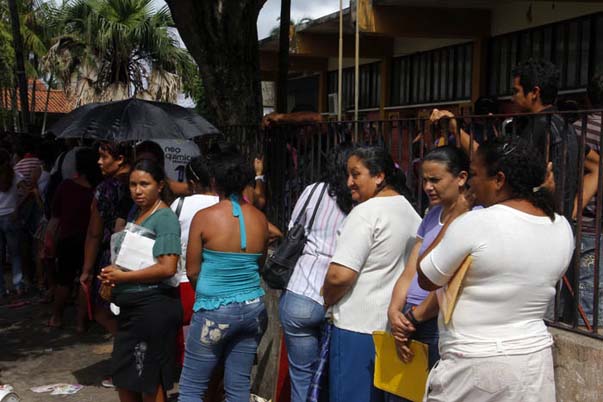 
        
            Recadastramento do Bolsa Família gera fila
        
    