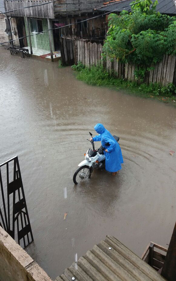 
        
            Ruas de Breves debaixo d\'água após chuva
        
    