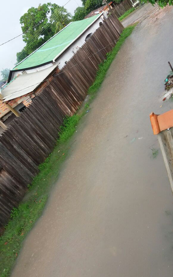 
        
            Ruas de Breves debaixo d\'água após chuva
        
    