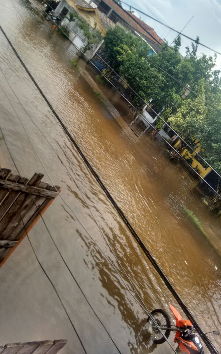 
        
            Ruas de Breves debaixo d\'água após chuva
        
    