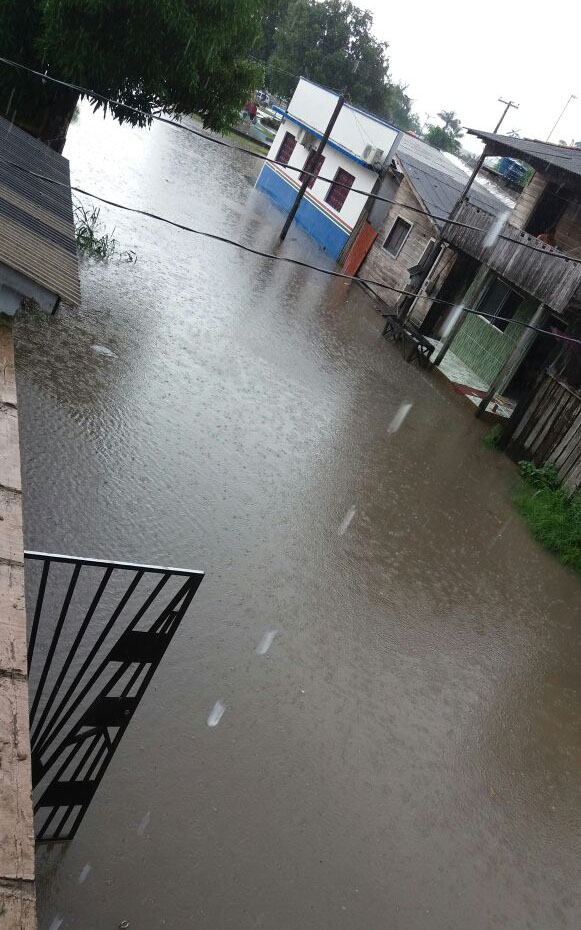 
        
            Ruas de Breves debaixo d\'água após chuva
        
    