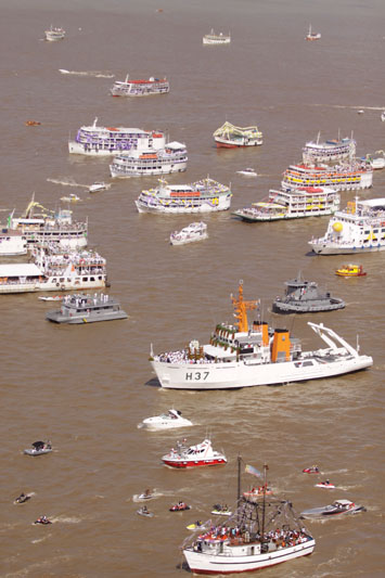 
        
            Romaria Fluvial
        
    