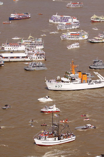
        
            Romaria Fluvial
        
    