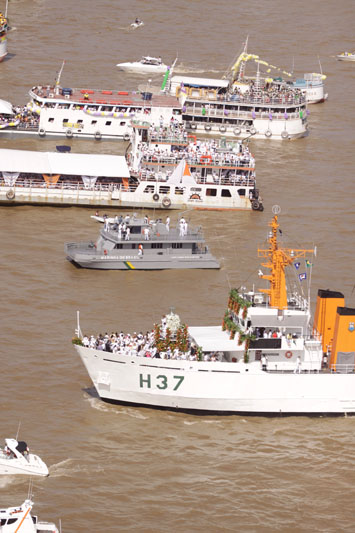
        
            Romaria Fluvial
        
    