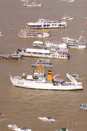 
        
            Romaria Fluvial
        
    