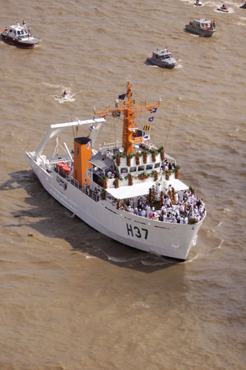 
        
            Romaria Fluvial
        
    