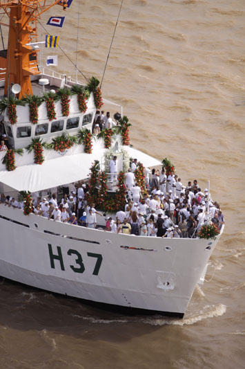 
        
            Romaria Fluvial
        
    