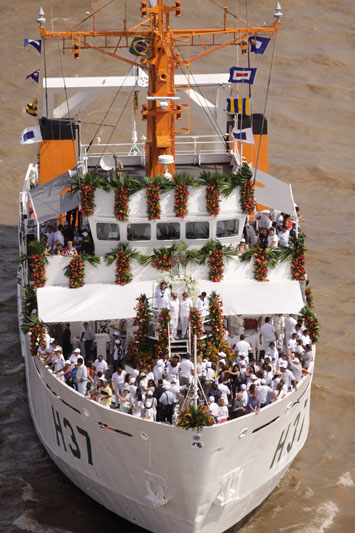 
        
            Romaria Fluvial
        
    