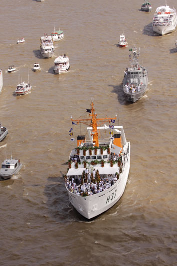 
        
            Romaria Fluvial
        
    