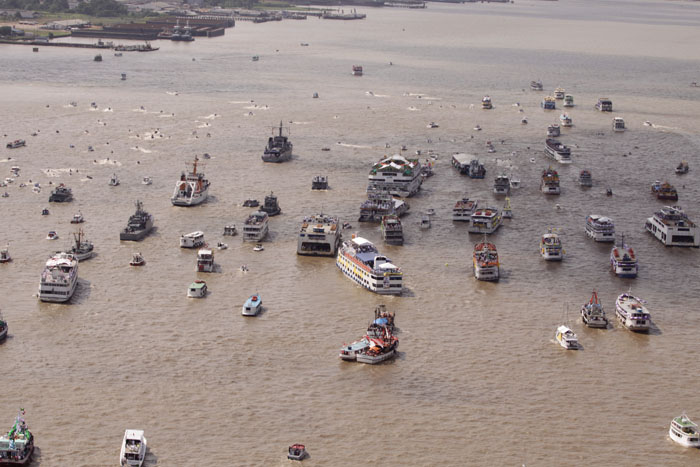 
        
            Romaria Fluvial
        
    