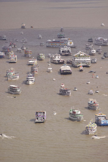 
        
            Romaria Fluvial
        
    