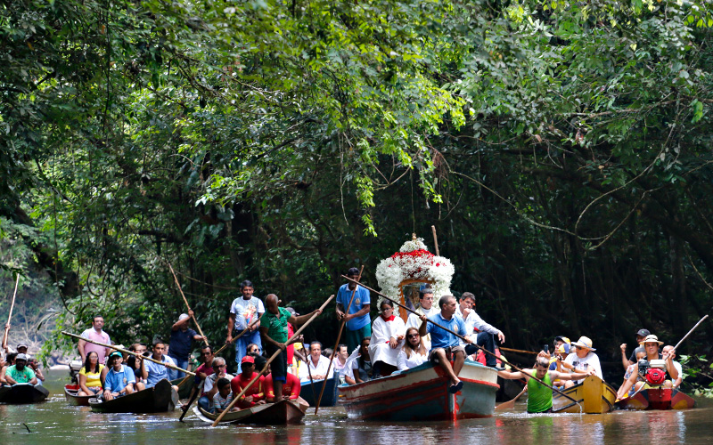 
        
            Procissão é celebrada no rio Apeú
        
    