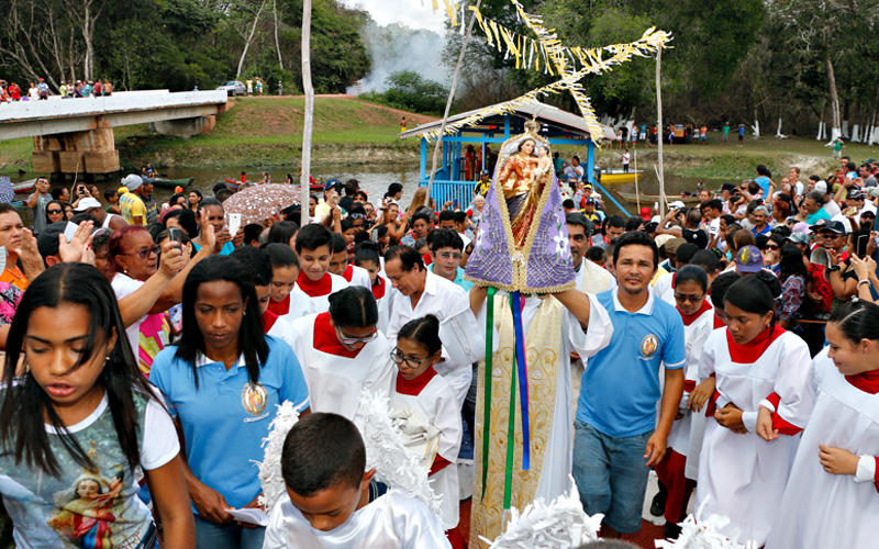 
        
            Procissão é celebrada no rio Apeú
        
    