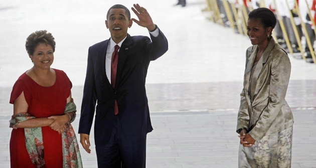 
        
            Imagens da chegada de Obama ao Brasil
        
    