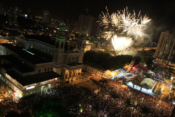 
        
            Queima de Fogos encerra quadra Nazarena
        
    