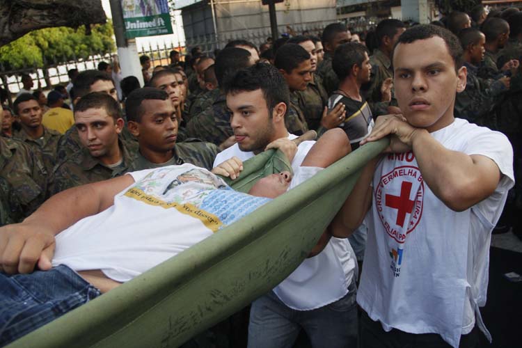 
        
            Cerca de 12 mil voluntários da Cruz Vermelha atuarão no Círio
        
    