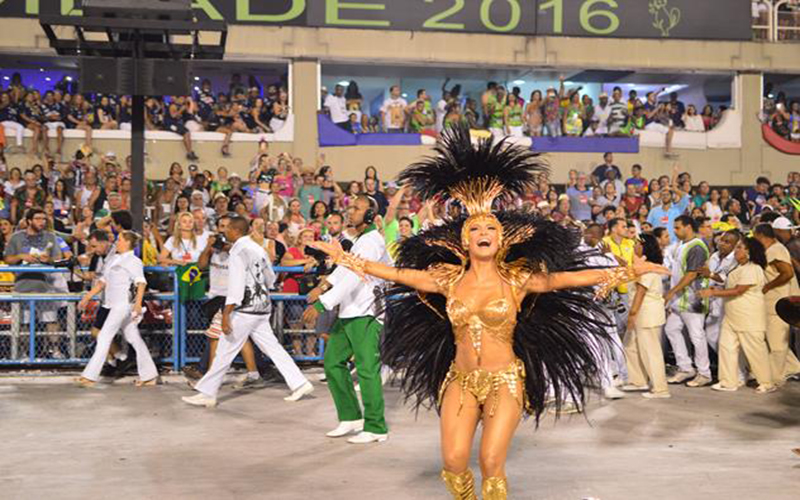 
        
            Musas dão show em desfiles no Rio
        
    