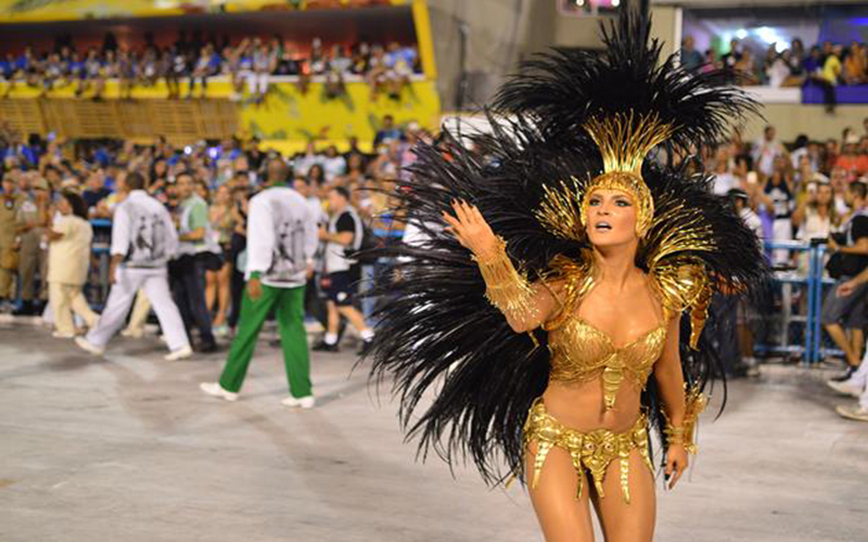 
        
            Musas dão show em desfiles no Rio
        
    