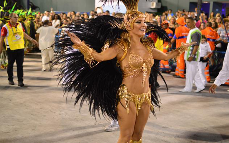 
        
            Musas dão show em desfiles no Rio
        
    