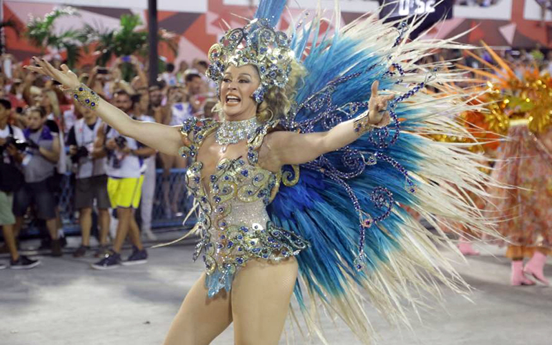 
        
            Musas dão show em desfiles no Rio
        
    