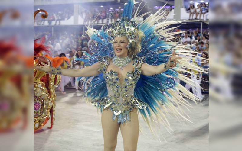 
        
            Musas dão show em desfiles no Rio
        
    