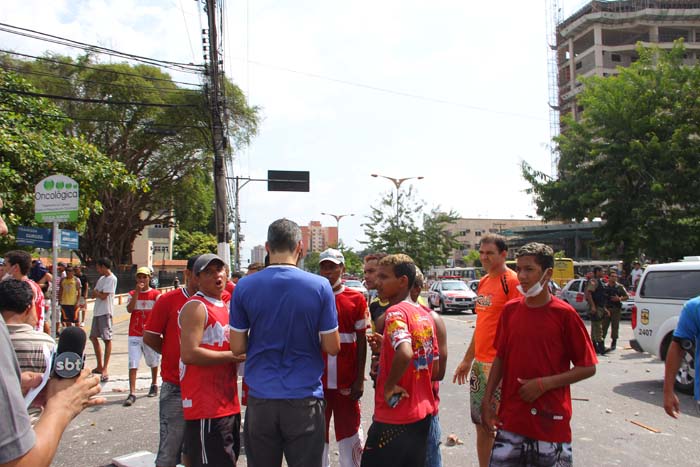 
        
            Briga de torcidas causa estragos na Curuzu
        
    