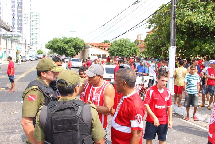 
        
            Briga de torcidas causa estragos na Curuzu
        
    