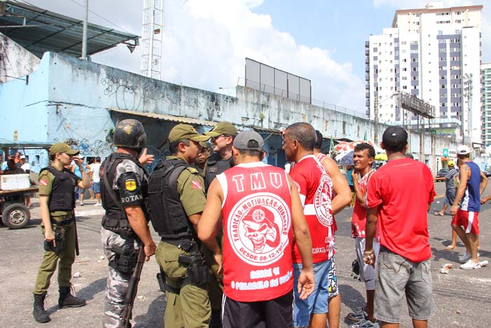 
        
            Briga de torcidas causa estragos na Curuzu
        
    