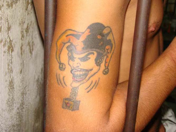 
        
            Veja significado de tatuagens usadas nas cadeias
        
    