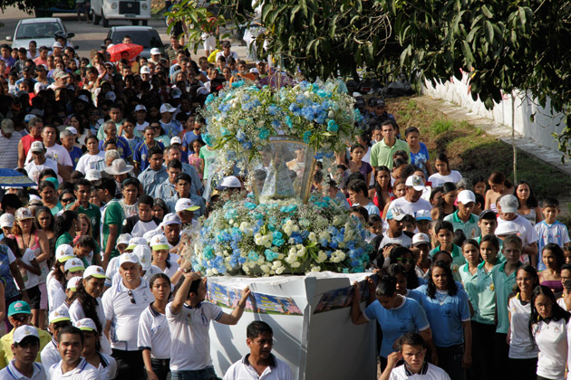 
        
            Moradores de Outeiro prestam homenagem a virgem
        
    