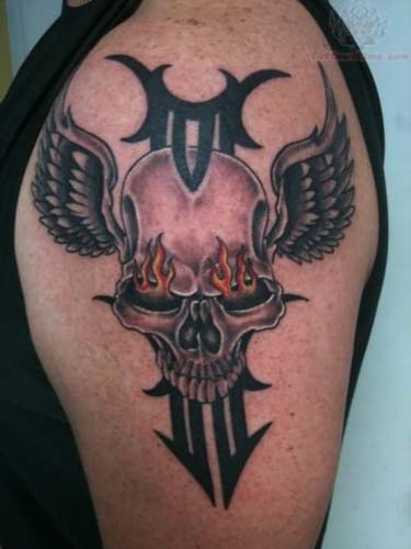 
        
            Veja significado de tatuagens usadas nas cadeias
        
    