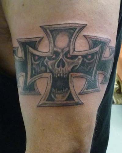
        
            Veja significado de tatuagens usadas nas cadeias
        
    