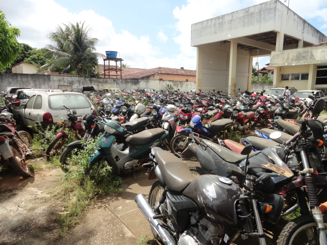 
        
            Servidores denunciam abandono em unidades do Detran
        
    