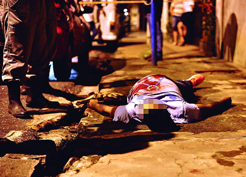 
        
            Morto a balas após suposta tentativa de assalto
        
    