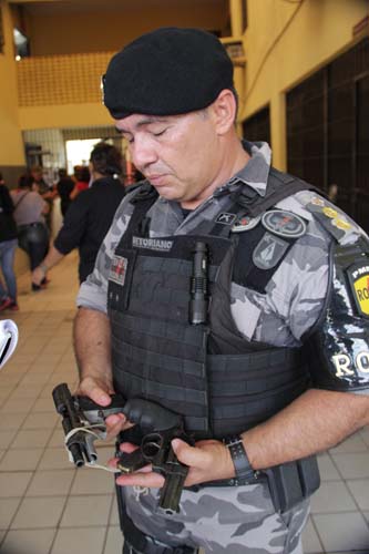 
        
            Após negociação, termina rebelião no PEM I
        
    
