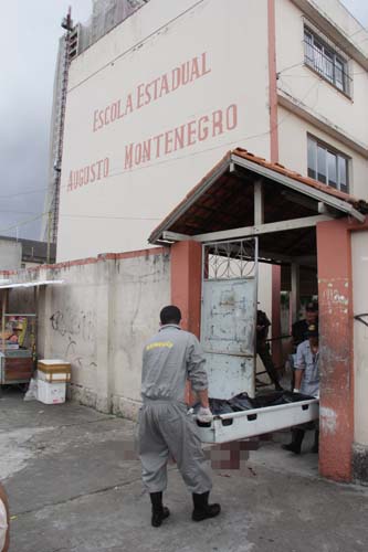 
        
            Morto com tiro na nuca na porta de escola
        
    