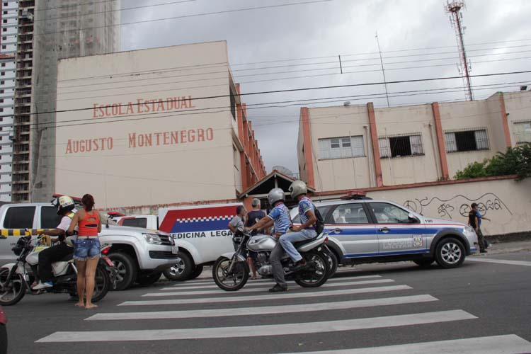 
        
            Morto com tiro na nuca na porta de escola
        
    