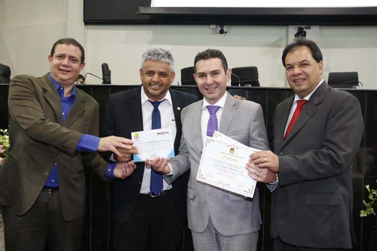 
        
            DIÁRIO DO PARÁ recebe homenagem da Assembleia Legislativa
        
    