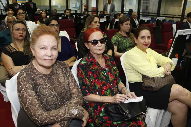 
        
            DIÁRIO DO PARÁ recebe homenagem da Assembleia Legislativa
        
    